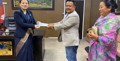 भाटभटेनीद्वारा  सुदूर पश्चिम प्रदेश सरकारलाई २५ लाख सहयोग