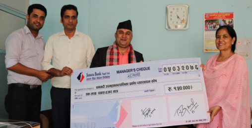 कैलाली हावाहुरी पिडितको लागि जनता बैंकको आर्थिक सहयोग