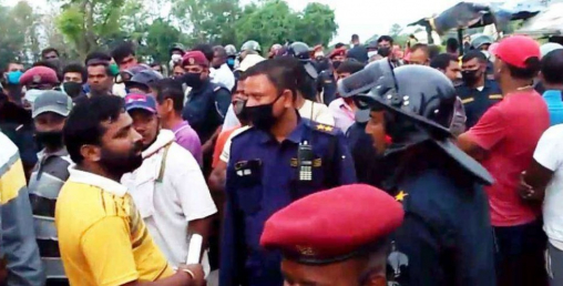 राहत लिन जानेलाई प्रहरीको निर्मम लाठी !