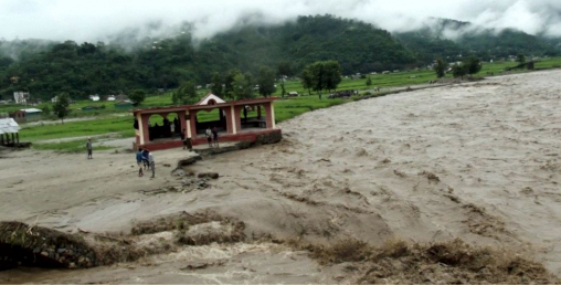 बाढी र पहिरोका कारण देशभरका १५ ठाउँमा आवागमन ठप्प