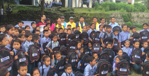 जनता बैंकले बाँड्यो विद्यार्थीहरुलाई स्कुल ब्याग