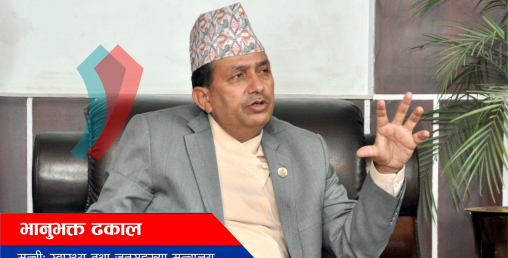 सङ्क्रमितसँगै हवाईजहाजमा आएका सबैलाई अझै भेट्टाएका छैनौँ : मन्त्री ढकाल