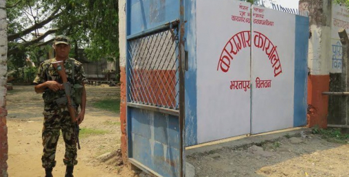 छुट्न थाले कैदी बन्दी