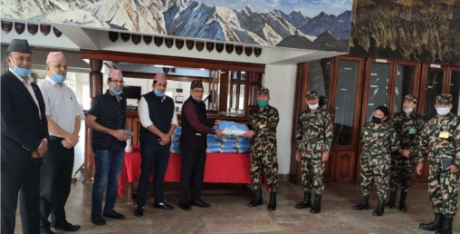 मोबाइल  फोन  इम्पोर्टर्स एशोशिएसनद्वारा  मास्क  हस्तान्तरण