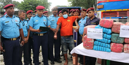 गोली हानेर ट्रक ड्राइभर पक्राउ
