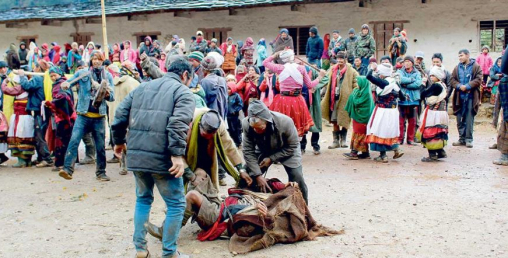 बागलुङमा अश्लील मेला : २४ घण्टा अपाच्य शब्द बोल्न खुला