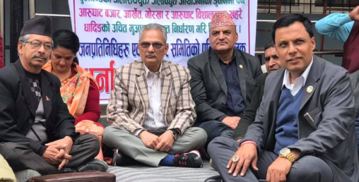 बाबुराम भट्टराई धर्ना बसे