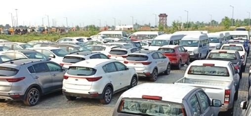 भन्सार परिसरलाई आयातकर्ता व्यवसायीले गोदाम बनाए