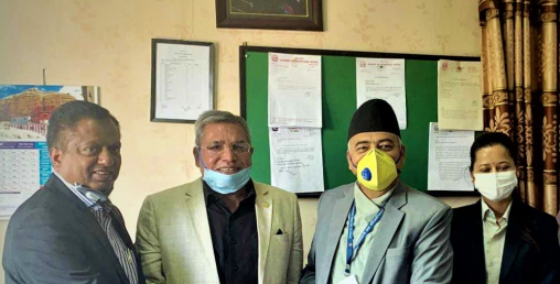 नेपाल लाइफद्धारा एक करोडको चेक कोषलाई हस्तान्तरण