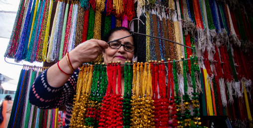 दुई अर्बको चुरापोते र मेहन्दी आयात