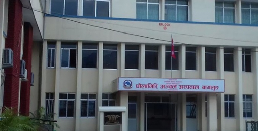 धौलागिरि अस्पतालमा  मन्त्रालयले पठायो तीन भेन्टिलेटर