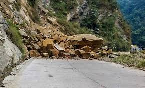 देशभरका मुख्य सडक अवरुद्ध, कान्तिपथमा मात्र ५१ ठाउँमा अवरोध