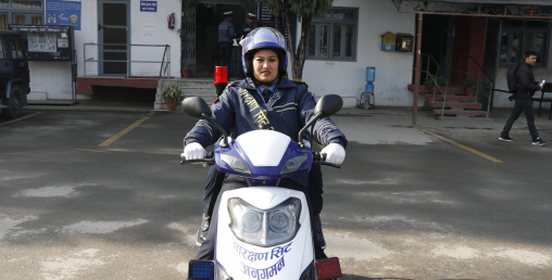 आरक्षण सिट अनुगमनका लागि स्कुटरमा महिला टोली