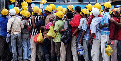 घर फर्कदै छन् मलेसियामा अड्केका नेपाली