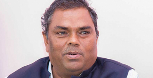 एक वर्षमा २५ पटक विदेश उडे स्वास्थ्यमन्त्री