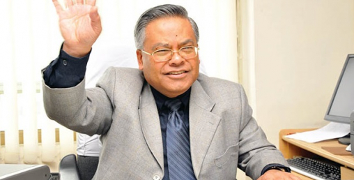 'पान पसलले पान बेच्छ, निगमले सिट बेच्छ'
