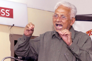 सैनिक मुख्यालयमा डेरा सार्न प्रधानमन्त्रीलाई गजुरेलको सुझाव