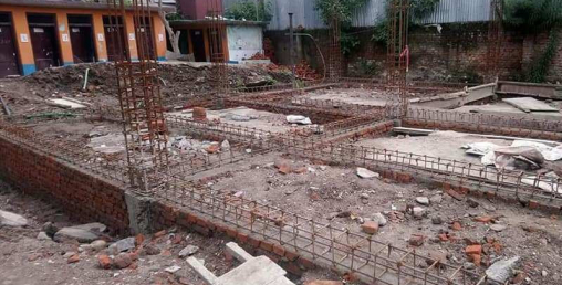 नक्सा पास र स्वीकृतिबिनै गुठी जग्गामा विद्यालय भवन निर्माण