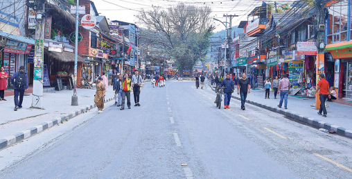 असोज १० मिनीसडक महोत्सवमा सडकमै रेष्टुराँ एण्ड बार