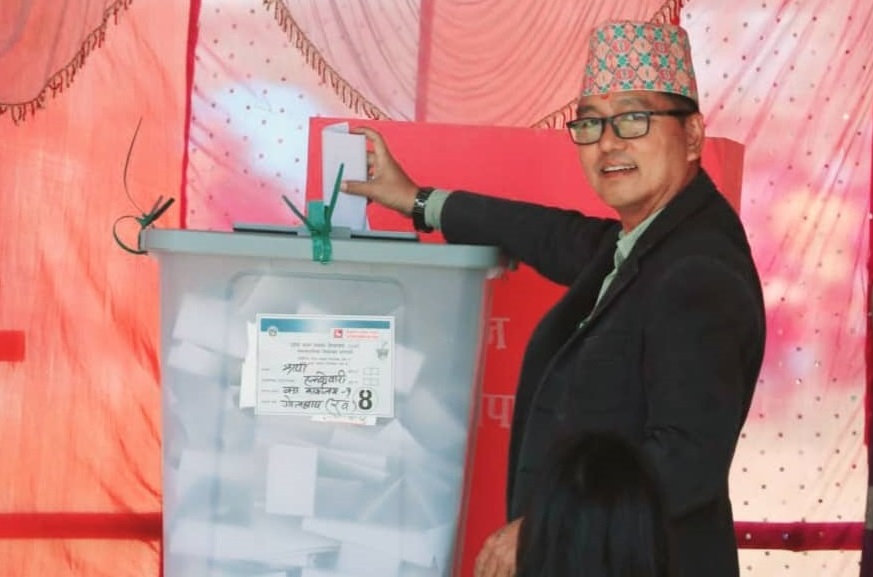 राजेन्द्र लिङ्देनले ज्योतिषीलाई देखाएर मतदान गरे