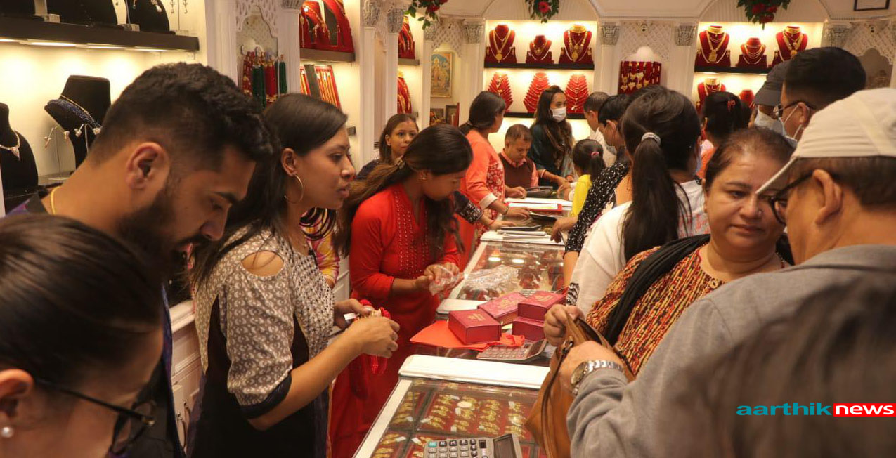धनतेरस सम्पत्ति र समृद्धिको पर्व, न्युरोडमा सुनचाँदी किन्नेको भिड(फोटोफिचर)