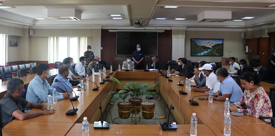 जानी जानी गल्ती गर्दिन, मौद्रिक नीति रोकेको होइनः अर्थमन्त्री शर्मा