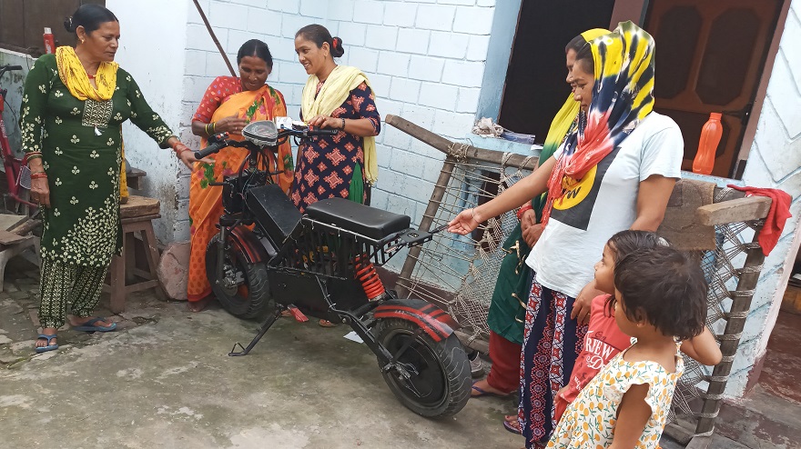 विद्युतीय मोटरसाइकल आविष्कारक सोहनको परिवारमा खुसी