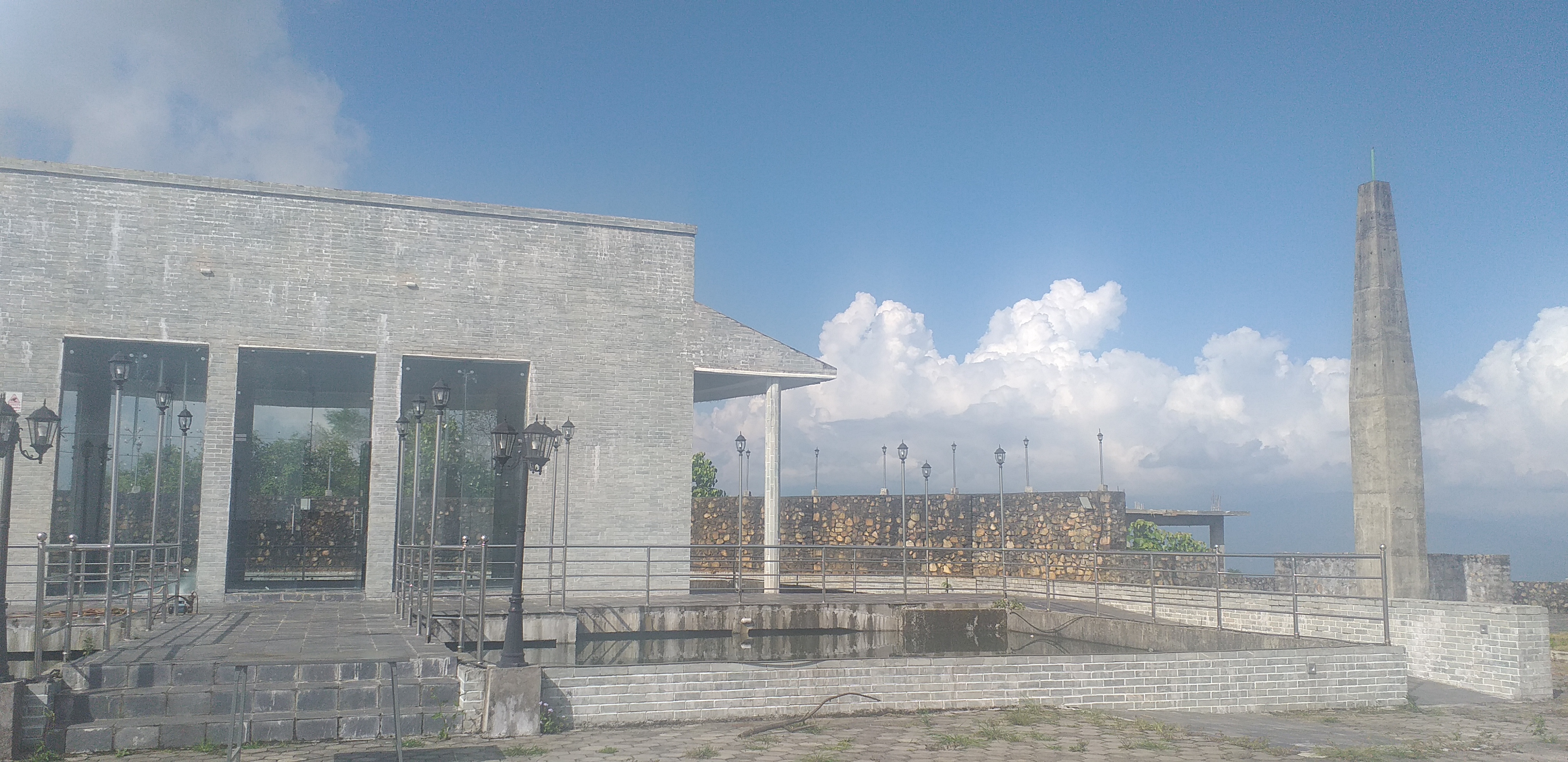 साल्मेडाँडामा समाधिस्थल निर्माण