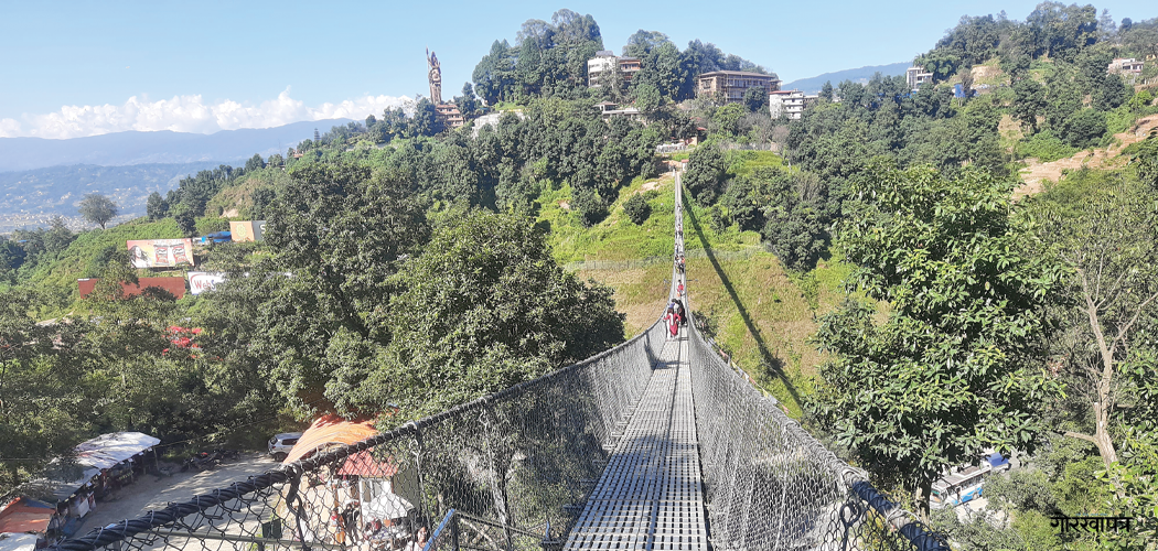 झोलुङ्गे पुल तर्न २० रुपियाँ असुल्छ नगरपालिका