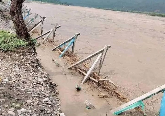नेपालका अन्य ठूला साना नदीले पनि धार परिवर्तन गर्न थाले