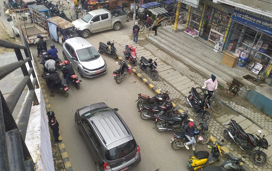 रुपन्देहीमा पार्किङ अस्तव्यस्त, दैनिक दुर्घटना बढ्दै