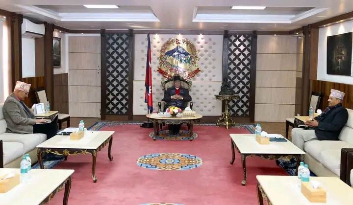 अर्थतन्त्रबारे प्रधानमन्त्रीको चासो, अर्थमन्त्री र गभर्नरसँग छलफल