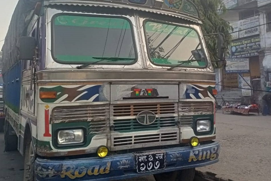 बिल बिजकभन्दा बढी सामाग्री बोकेको ट्रक नियन्त्रणमा