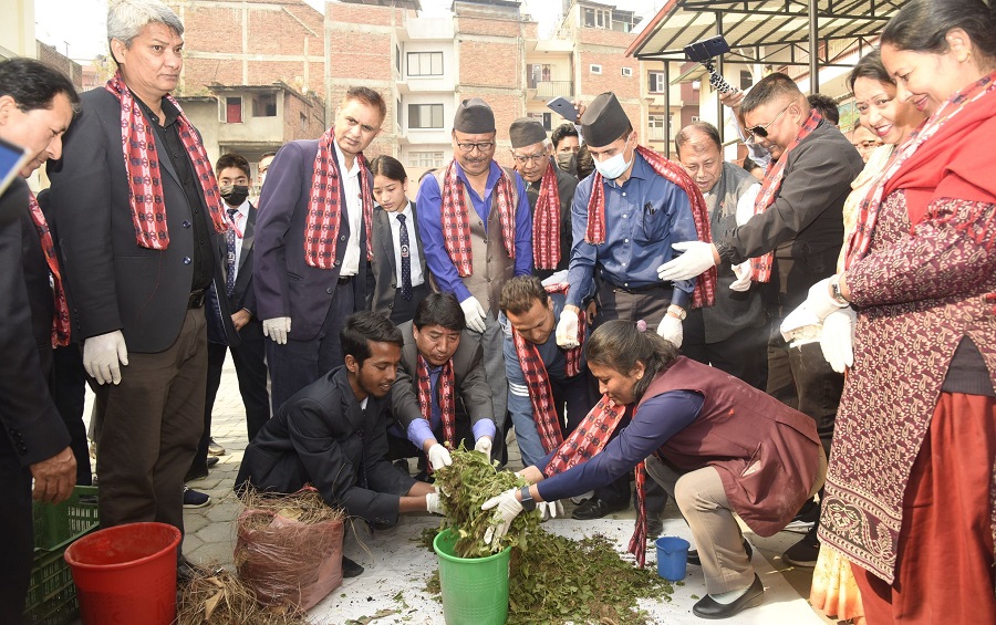 सामुदायिक विद्यालयले फोहोरबाट मल बनाउन थाले