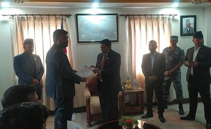 अखण्ड भारतको नक्सा विरुद्ध युवाले बुझाए गृहमन्त्रीलाई ज्ञापन पत्र