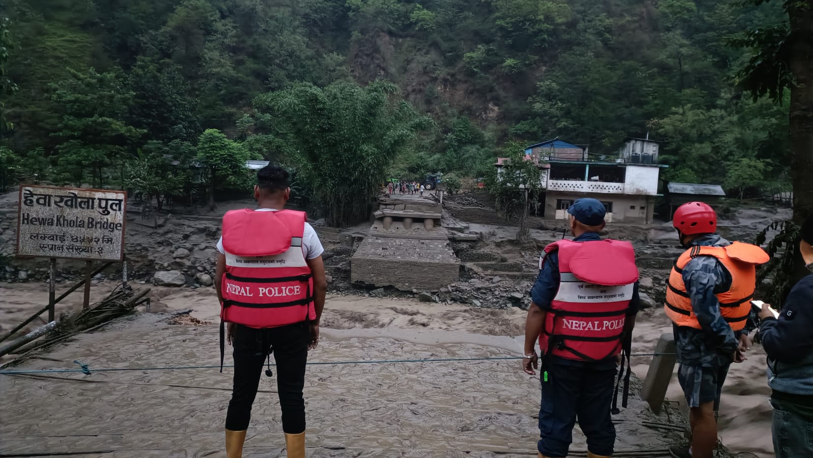 पाँचथरमा बाढीबाट ठूलो क्षति, एक बालिकासहित ६ जना सम्पर्कविहीन