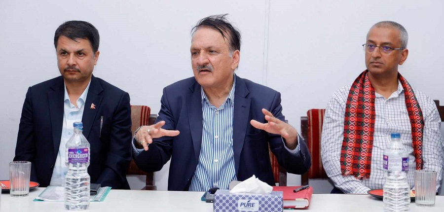 निर्धारित लक्ष्य प्राप्त हुनेगरि काम गर्न राजस्वका कर्मचारीलाई अर्थमन्त्रीको निर्देशन
