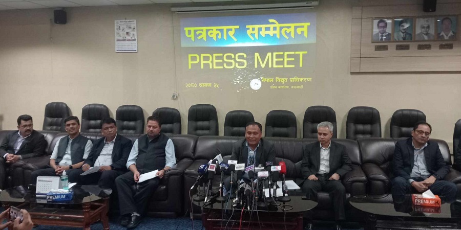 कुलमानकै पत्रकार सम्मेलनमा बिजुली झ्याप्प-झ्याप्प !