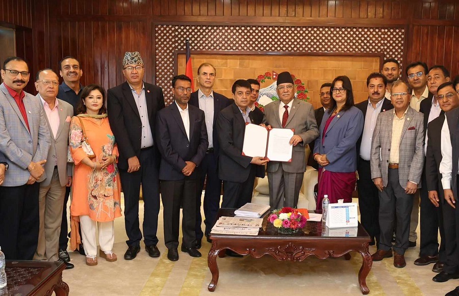 डेडिकेटेड फिडर र ट्रङ्क लाइनबारे अध्ययन नसकिएसम्म लाइन नकाट्न निर्देशन