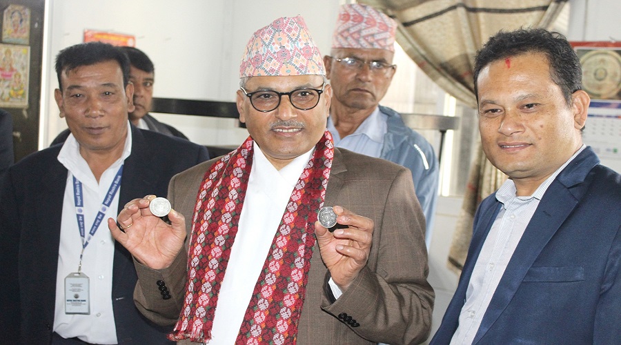 गाईको चित्र अंकित ‘मेडालियन सिक्का’ सार्वजनिक, कति पर्छ मूल्य ?