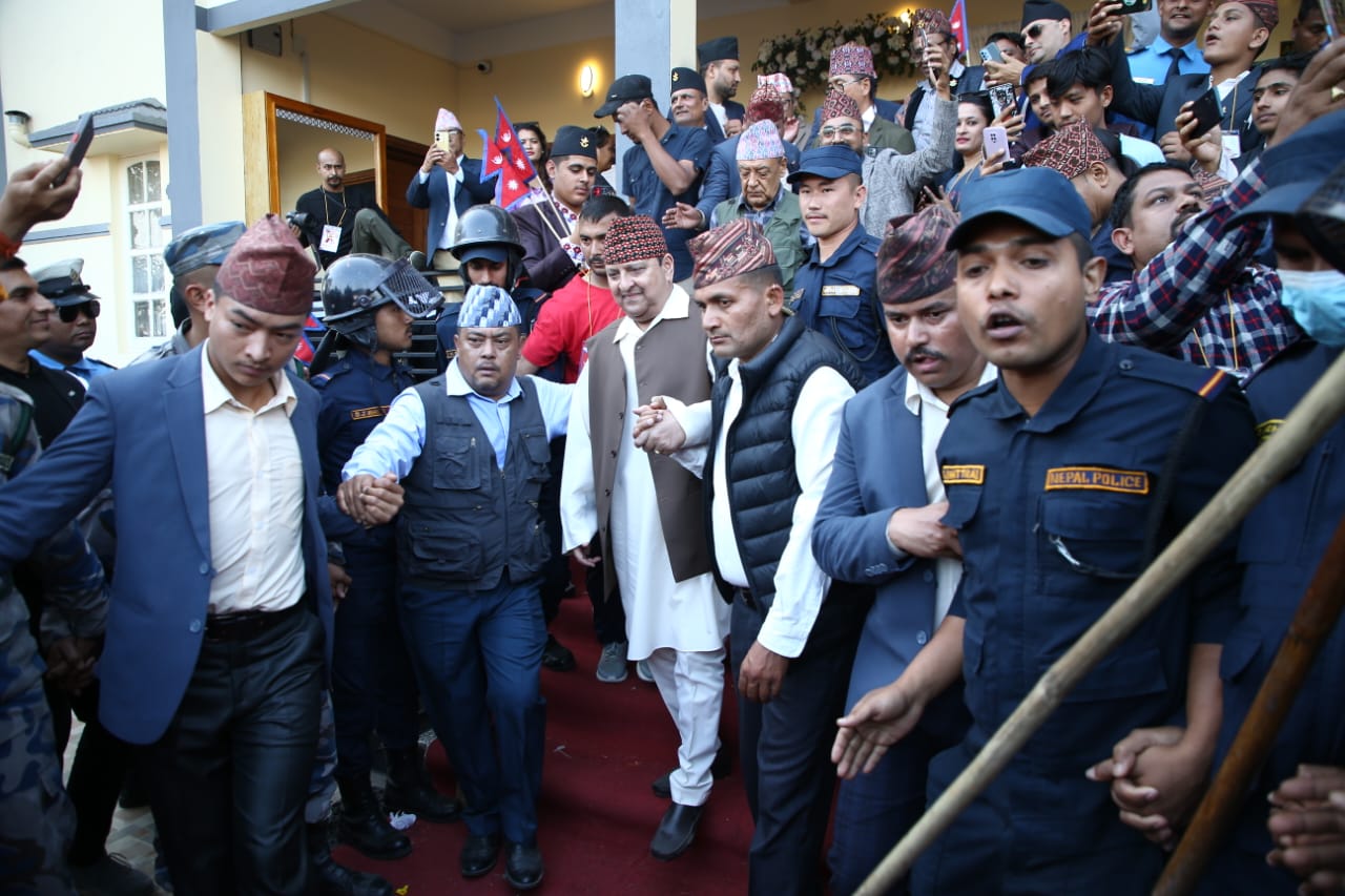 झापामा पूर्वराजा ज्ञानेन्द्र शाहलाई भव्य स्वागत(फोटो फिचर)