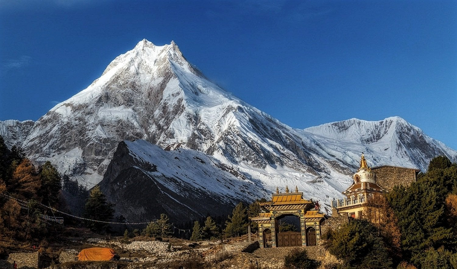दशैंको विदामा बोलाउँदैछ मनास्लु हिमालले (हेर्नुहोस् तस्बिरमा)