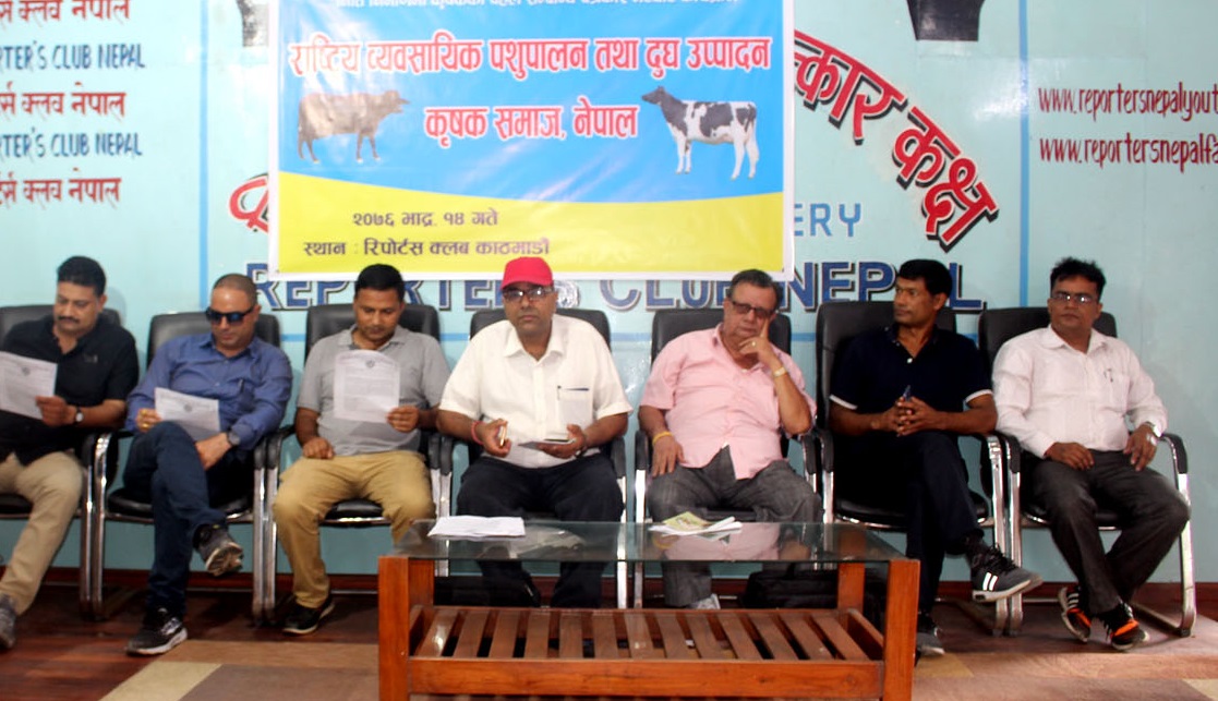 दूधको मूल्यमा दश रुपैयाँ बढाउन किसानहरुको माग