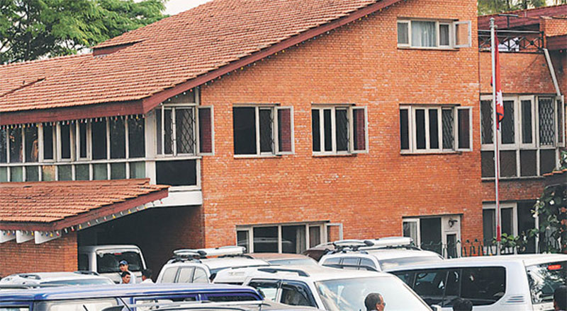 प्रधानमन्त्रीको सचिवलयबाट को हटाइने होला ?