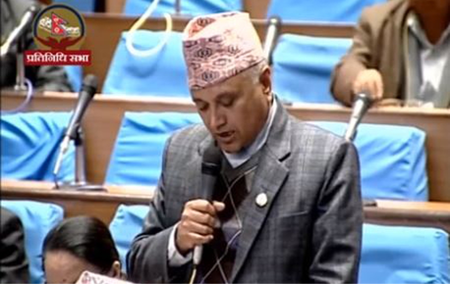 भाँच्चिएको कुर्सी नै देखाउँदै, ४ पटक भयो सभामुख महोदय म यहाँबाट लडेकोः सांसद अधिकारी