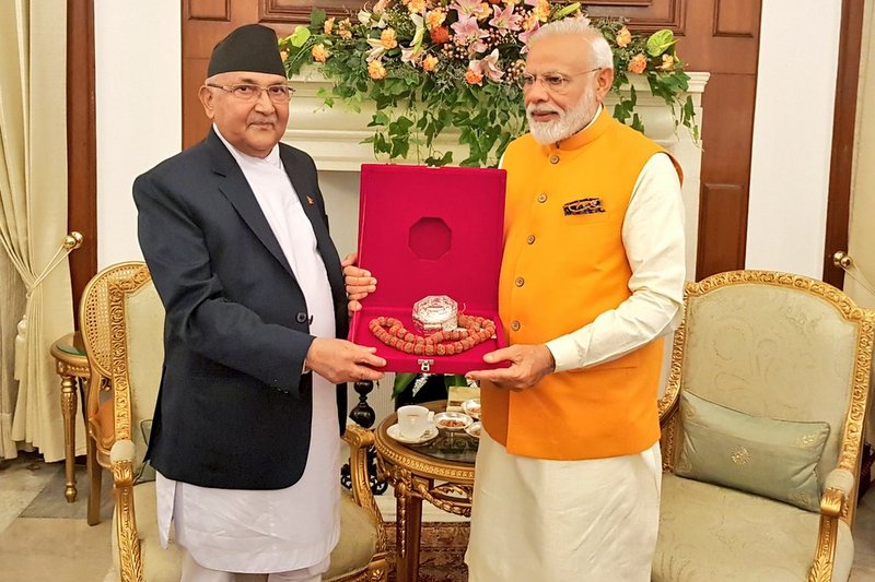 मोदीलाई प्रधानमन्त्री ओलीले दिए रुद्राक्ष उपहार, यस्तो भयाे सहमति