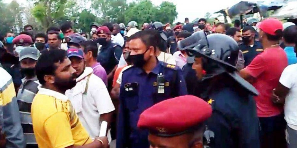 राहत लिन जानेलाई प्रहरीको निर्मम लाठी !