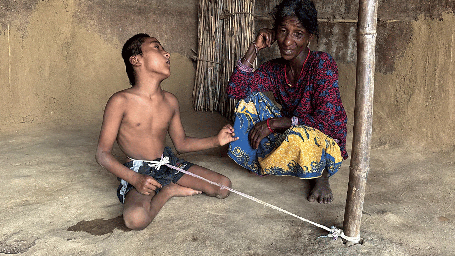 उपचार गर्नुपर्ने बालकलाई दाम्लोमा बाँधेर बालमैत्री वडा घोषणा