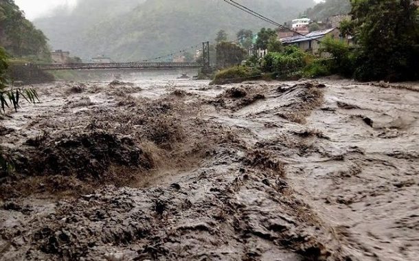 भारतमा परेको वर्षाले मच्चायो विधोङस, हालसम्म ५६ जनाको मृत्यु