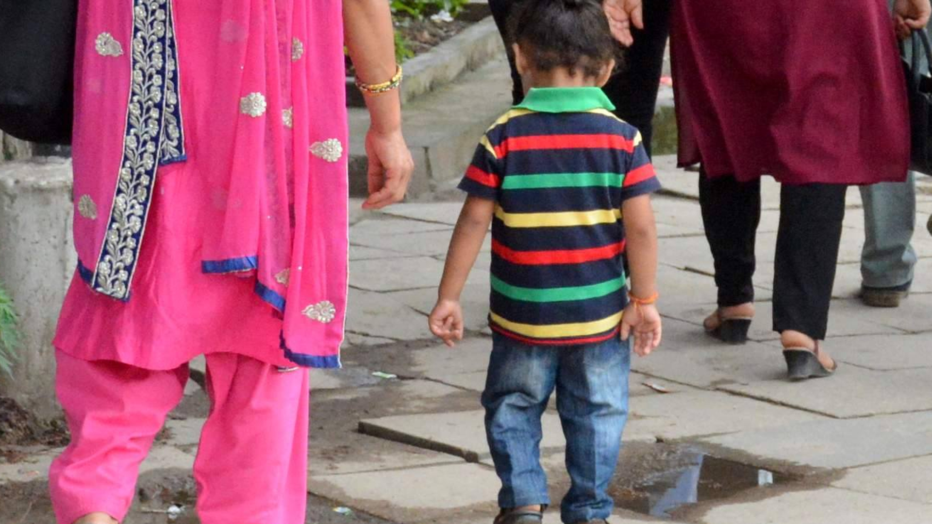 पढाइ छोडेर रोजगारी खोज्नु पर्ने वाध्यतामा बालबालिका